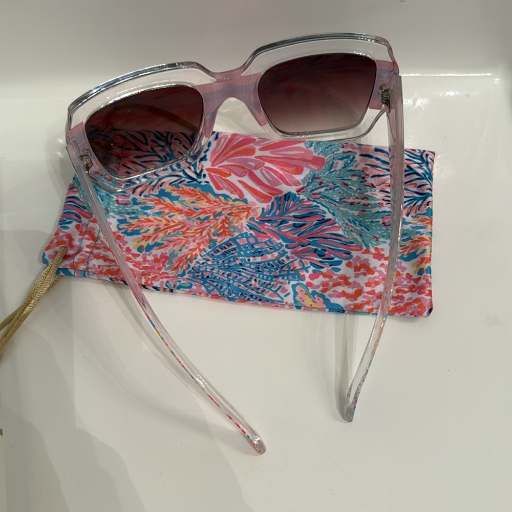 Stylish Women's Lilly Pulitzer Sunglasses with Pink and Purple Stripes - Picture 3 of 7